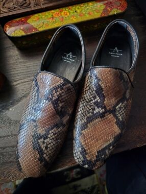 Aquatalia Women’s Brown and Black Snake-Print Leather Slip-On Loafers